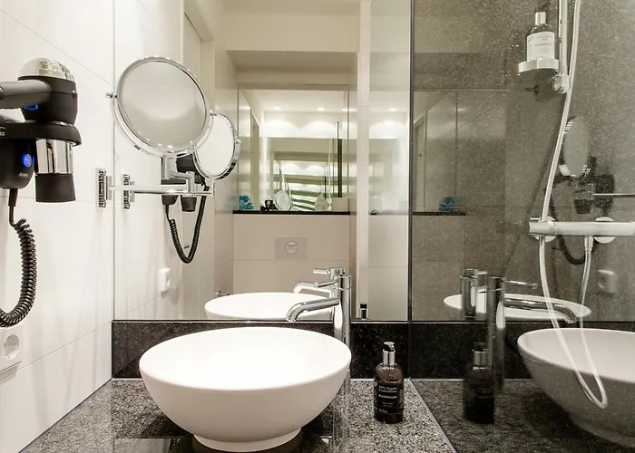 Hotel One Frankfurt-roemer 3*